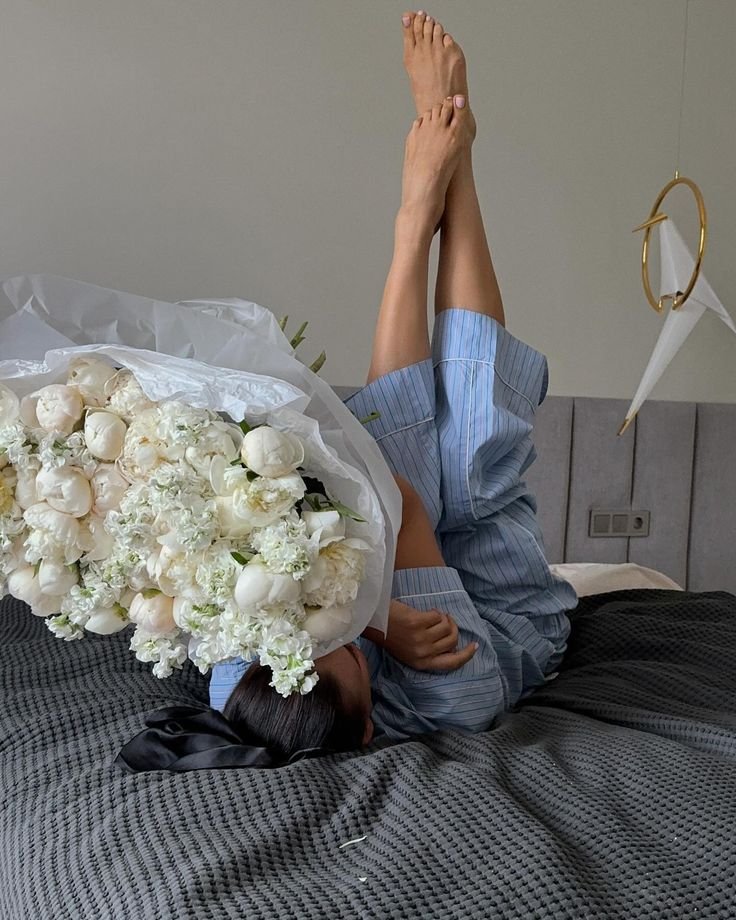 junegirlx's tweet photo. every girl loves flowers https://t.co/kZFWBJNRZw
