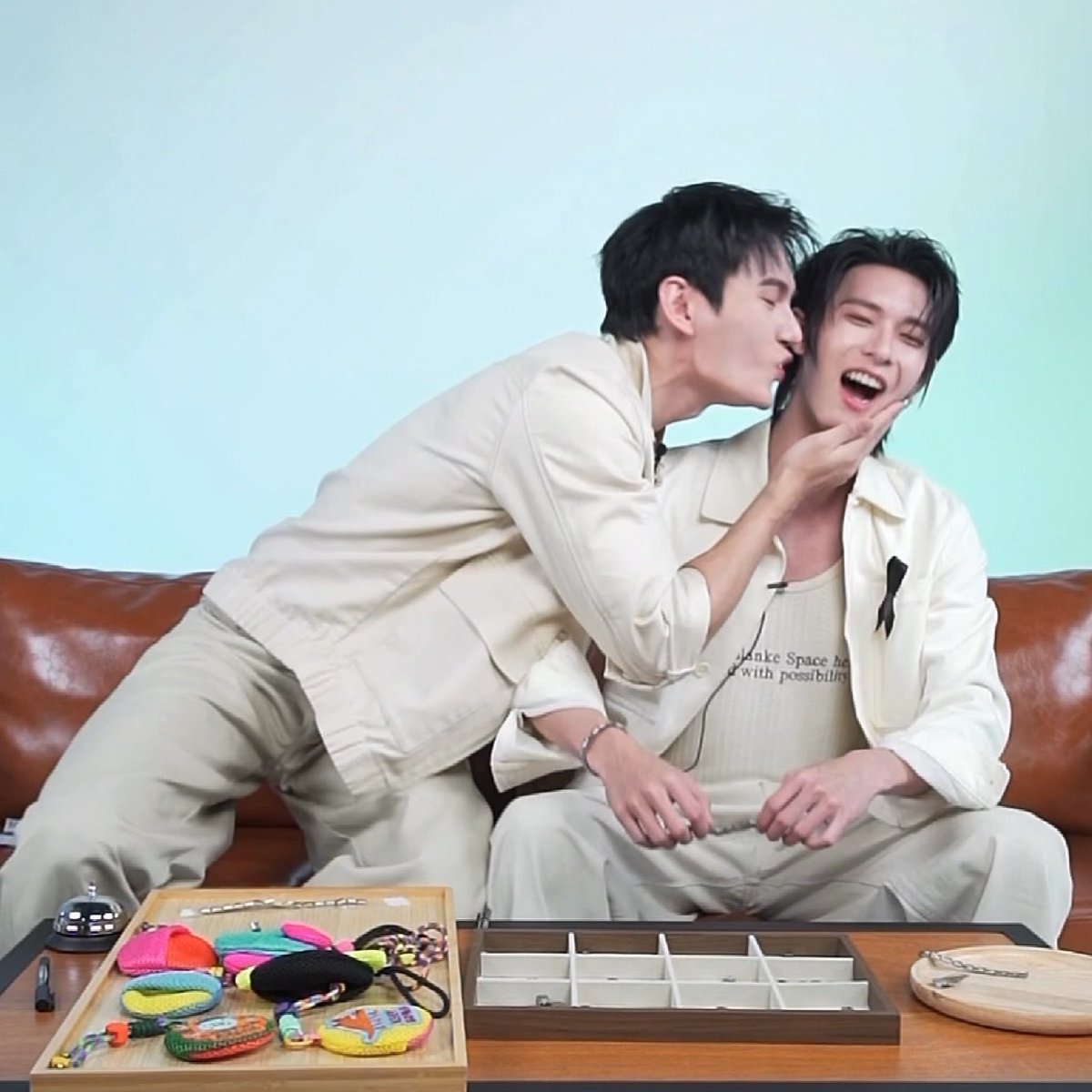 nojnep's tweet photo. มิชชั่นลับของพุคือให้พี่พาเวลพูด 我爱你 แล้วน้องเพวชีพูดเสร็จปุ้ปจะไปจุ๊บน้องอีกละ555555555 

᧔ #ppoohkt #pavelphoom #poohpavel ᧓ https://t.co/h1hDanMT1Z