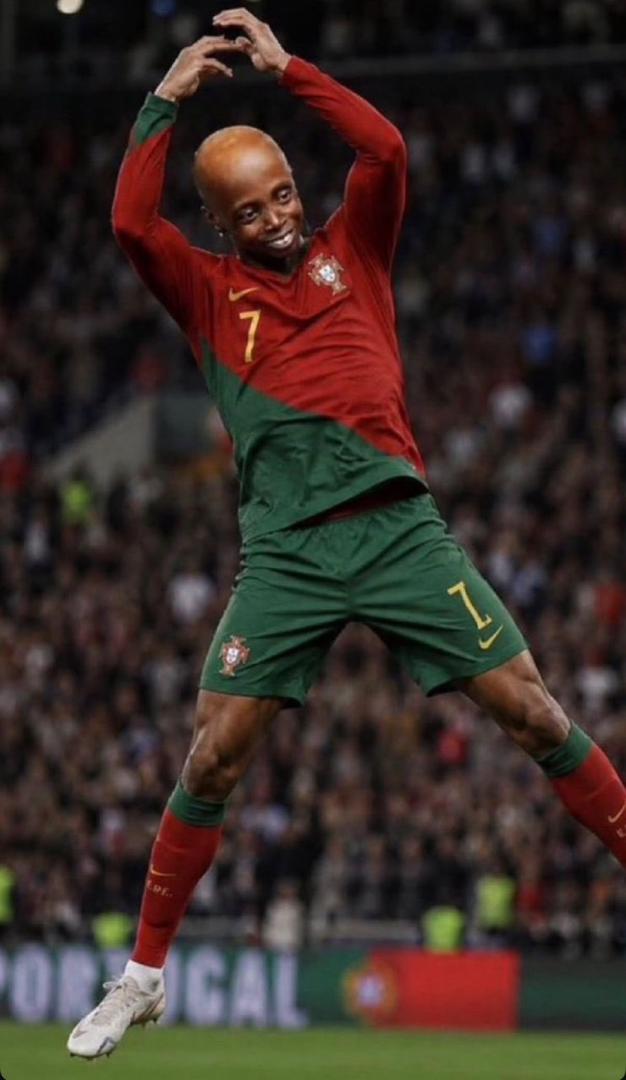 Andrewpeter12AY's tweet photo. @ultimate_kombo Can you imagine all this Ronaldo fans,one said he no longer have legs to run that the team should do it for him https://t.co/BbQbsUDbRJ