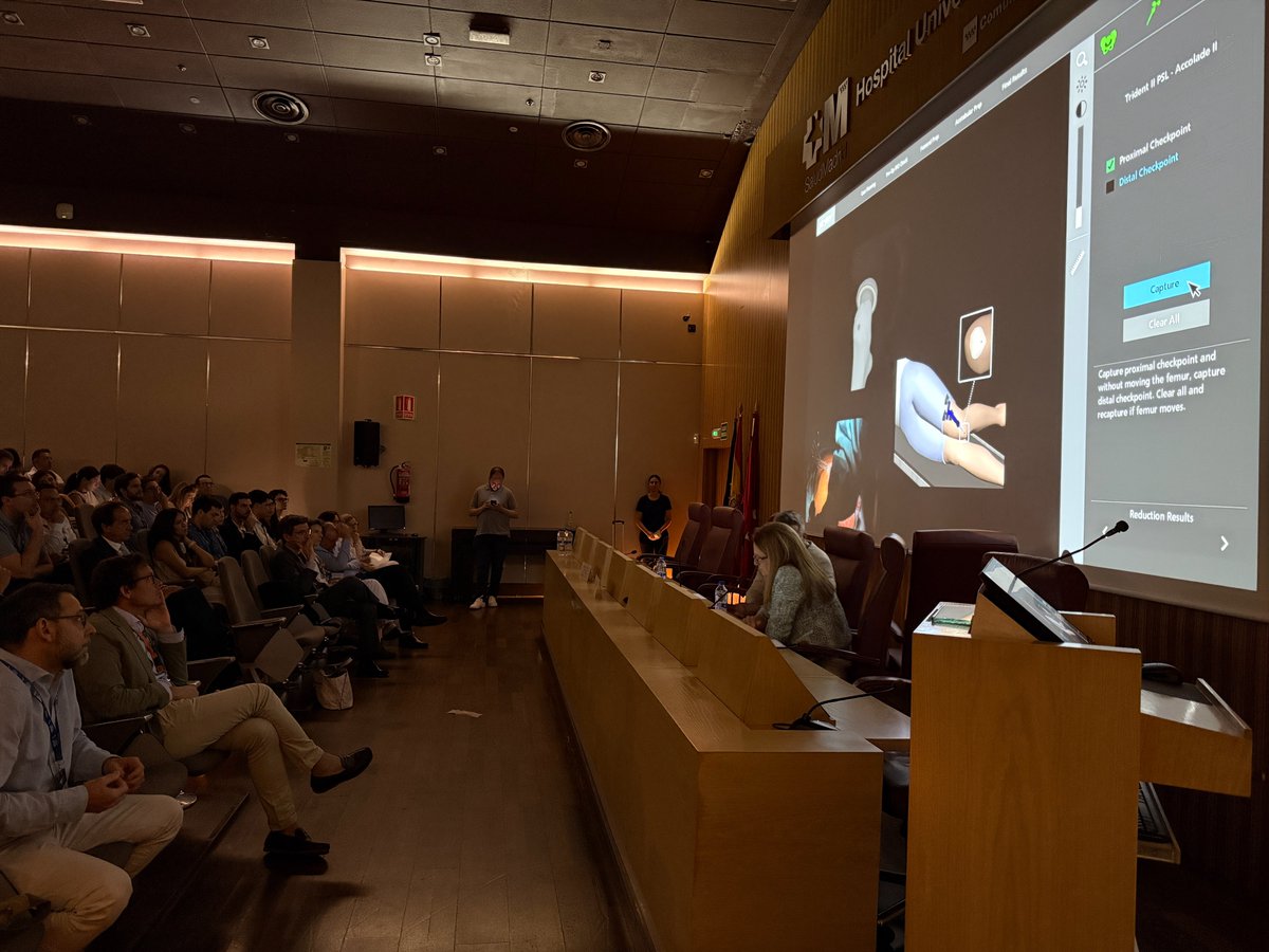 HospiLaPaz's tweet photo. 🩺 Las unidades de Cadera y Rodilla del #HospiLaPaz organizan un curso de cirugía en robótica. 

➡️ Durante dos jornadas, especialistas nacionales e internacionales han compartido avances en artroplastia robótica, innovación quirúrgica y la mejora de resultados.

#SomosLaPaz https://t.co/iAZbuC4XeR