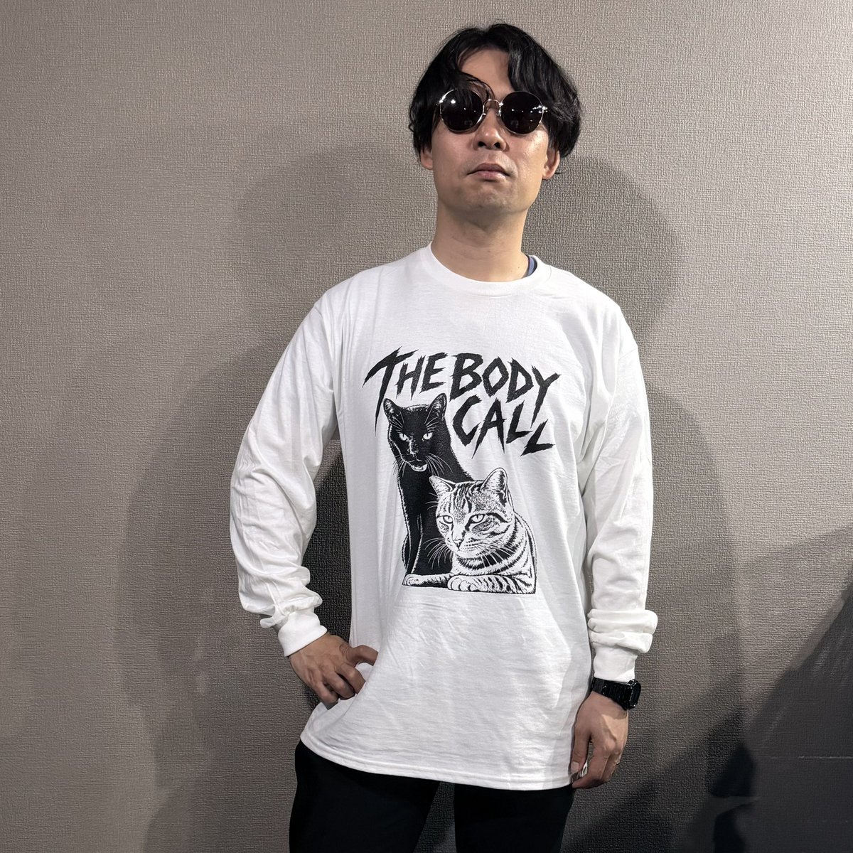 thebodycall's tweet photo. 🆕新しい物販のお知らせ🆕

🐈‍⬛猫ロンT(白 size:S.M.L.XL)
     ¥4,000

🐈猫ソックス(赤:22cm〜/黒:26cm〜)
     ¥2,000

【6.28(sun)東京 下北沢DAISY BAR】より
会場のみで販売開始！

数量少なめですので 早めのゲットがおすすめです🐈‍⬛🐈✨

1枚目M 着用
2枚目L 着用
3枚目 ごつめの靴下2色 https://t.co/TsKYFizvIm