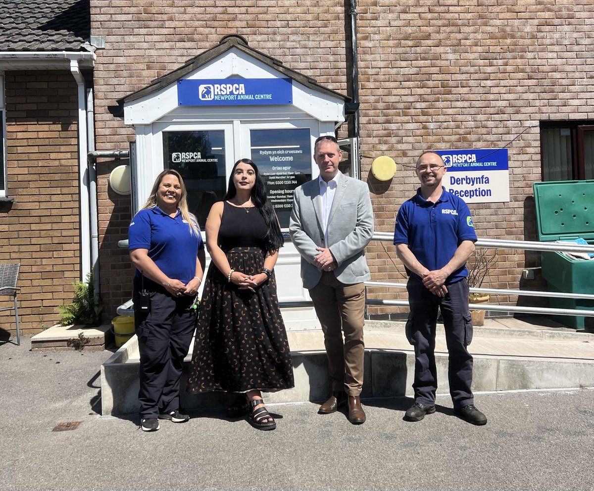 RSPCAcymru's tweet photo. A big 'thank you' to @Art93229Art for coming to visit us at Newport Animal Center earlier today ☀️

As well as hearing all about our frontline and public affairs work, he also met the lovely Fly who is currently looking for a home: https://t.co/kZSyIemfSd

Thanks again, Art! https://t.co/VxbuSMjckD