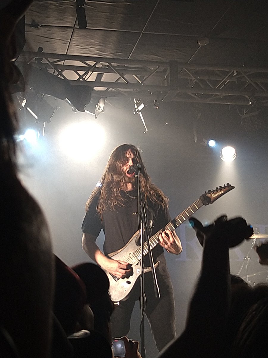 VoiMetalri's tweet photo. Currents行ってきました。

特徴的なダーク、アトモスフェリックなサウンドの奥底から爆発させた感情のエネルギーをぶつけてくるパフォーマンスでした! https://t.co/8WDU2yBY7a
