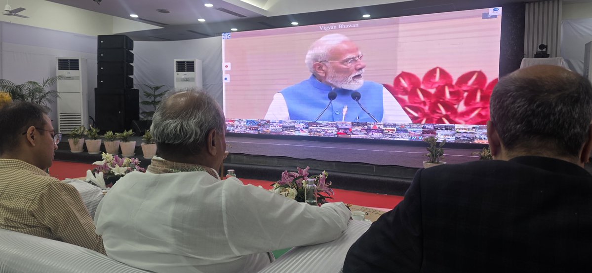 Laxman Yadav ( मोदी का परिवार) tweet media