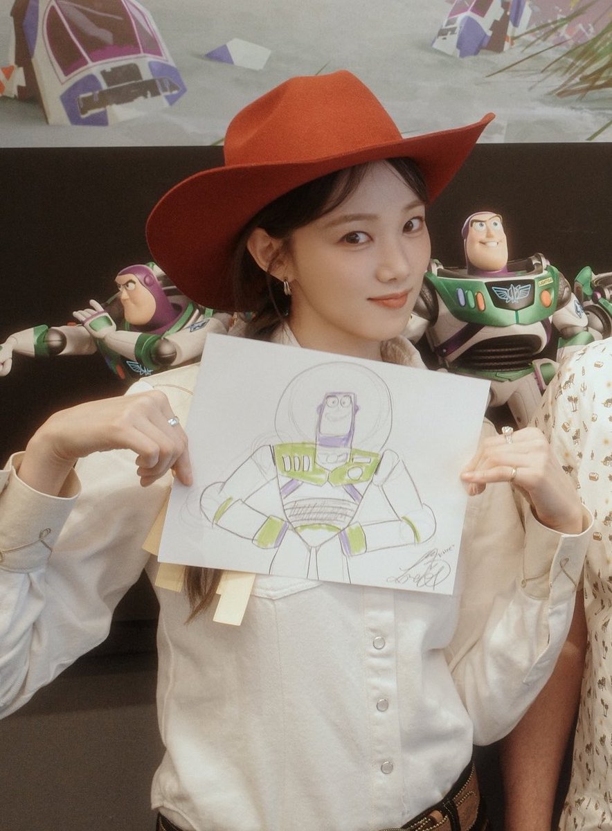 __gxxxg's tweet photo. 이 얼굴로 픽사까지 갔다 와서 사진 안 올려주시진 않겟지 
어사실기대안해(뻥) https://t.co/nkXeKfx3cF