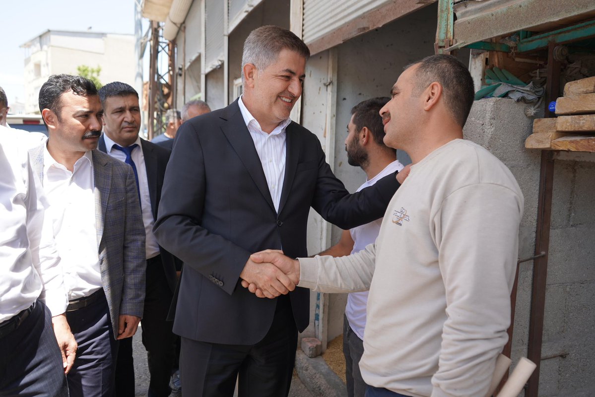 dr_ishaksan's tweet photo. Kahta Buğday Pazarı'nda, Başkanımız Sayın Mahmut Okay ve kıymetli esnaf kardeşlerimizle bir araya geldik. 🌾

Toplantımızda esnafımızın sorunlarını, taleplerini ve önerilerini birebir dinledik. Sektörün nabzını tuttuğumuz bu buluşmada, her bir konuyu masaya yatırdık ve çözüm yollarını birlikte değerlendirdik.

Buğday pazarımızın ve esnafımızın her fikri, ilçemizin ticari geleceği için bir yol haritasıdır. Üretmeye, alın terine ve birlikte büyümeye devam!

#Kahta #BuğdayPazarı #Esnaf   #BirlikteÇözüm

@Akparti @RTErdogan @abuyukgumus @hakanaksu058 @acarfaruka @farukaytek @mchallac @avekremcadir @Av_gafarcelebi @avhasanunsal