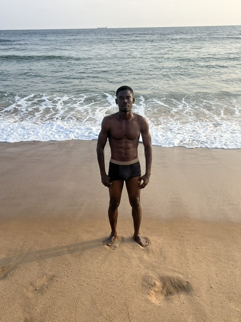 Chidi2David's tweet photo. It’s cold out here 🥶 🏝️ https://t.co/VQAJQd4cy1