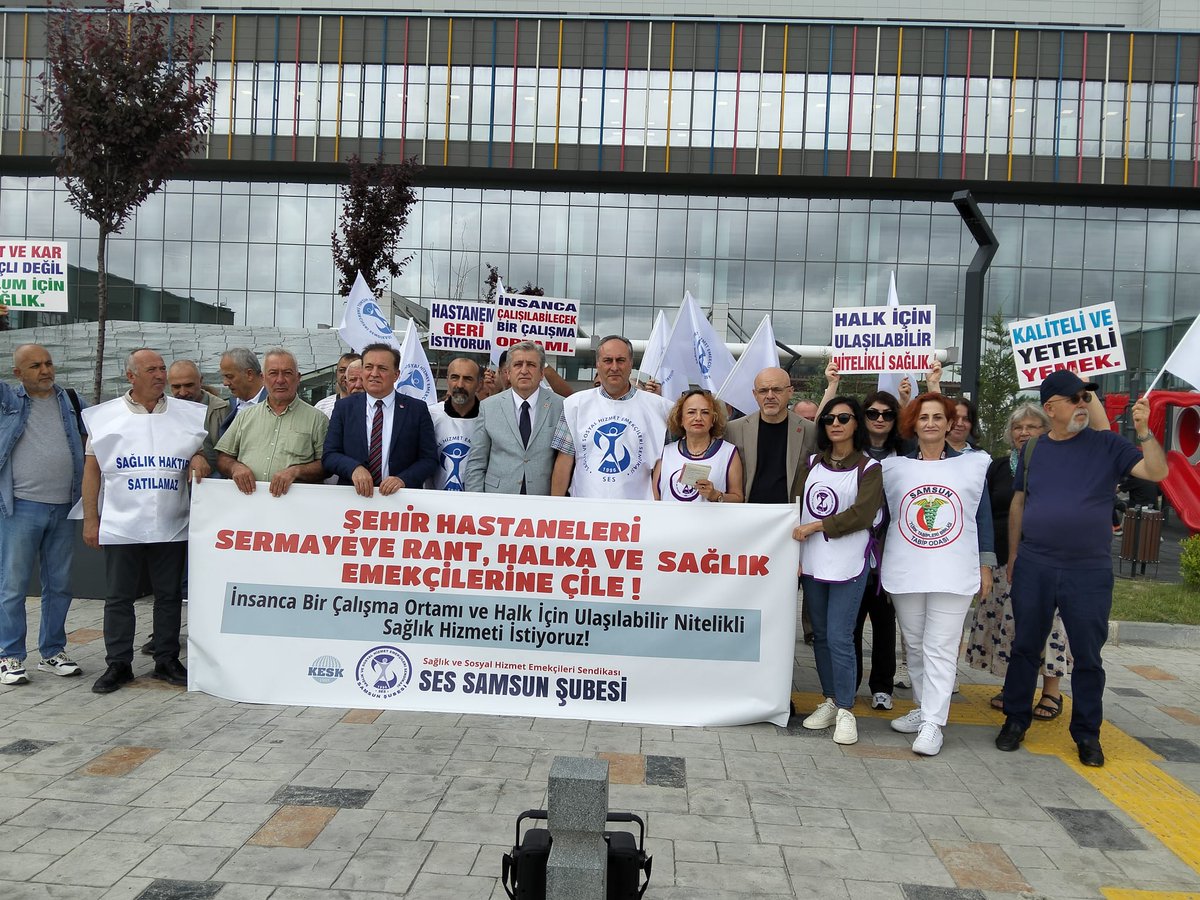 samsuntabip's tweet photo. SES Samsun Şubesi ve KESK'in düzenlemiş olduğu basın açıklamasına katılım sağladık.
Şehir Hastaneleri, sermayeye rant, Halka ve Sağlık Emekçilerine Çile!
İnsanca Bir Çalışma Ortamı ve Halk İçin Ulaşılabilir Nitelikli Sağlık Hizmeti İstiyoruz! https://t.co/og0hyxNQT3