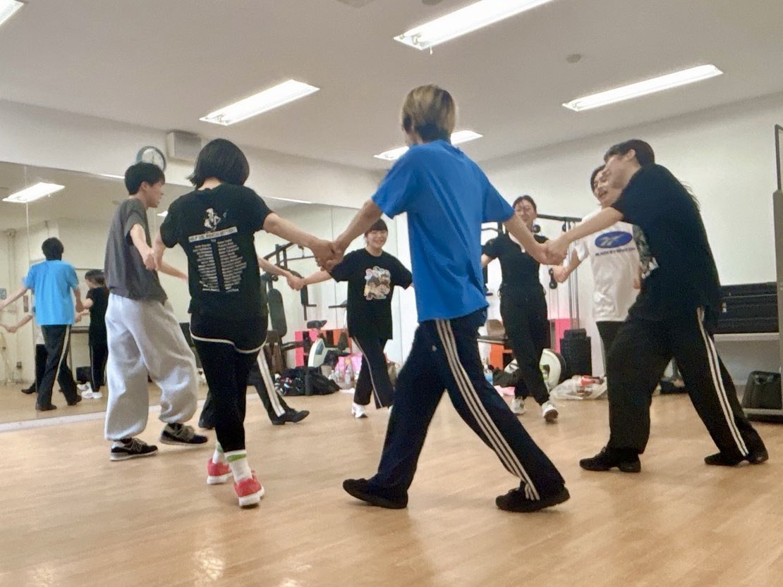 ZIG_ZAG_BITE's tweet photo. ◤ #青ピン2026 稽古場ショット📷 ◢

第3話のお稽古スタート🍁🍂
皆様にお届けできる日が楽しみです‼️

#劇団ジグザグバイト 10th CHRONICLE
『たすけて！青春ピンチヒッター！！』

第3話：9/5(土)〜6(日)
第4話：10/10(土)〜11(日)

📍天神劇場(あんみつ姫)

🎫 チケット先行発売：6/23(火) 12:00〜 https://t.co/RCXStbKczQ