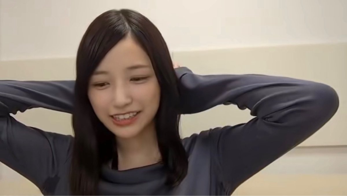 etiherbaltea's tweet photo. いおきちゃん SHOWROOMで脇汗。開始1分で染みが発生しており、配信前から脇汗してた模様。髪に触れるたびに見え隠れ。良い週末が送れそう。
#脇汗 https://t.co/qjOnG0e8yi