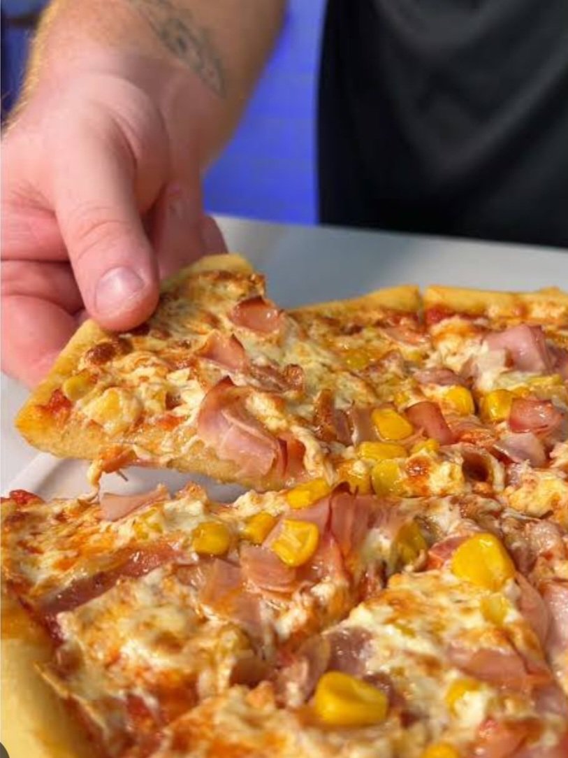kathe111111's tweet photo. Amigos estoy vendiendo pizzas por ración y prepizzas para ayudar a mi mamá que la despojaron de su bono y jubilación, mis gastos y el gasto de mi gatito.
Las prepizzas por ahora solo tamaño mediano.
Si estan en Barquisimeto📍puedes comprarme 🙏 https://t.co/iHyCkW5c5K