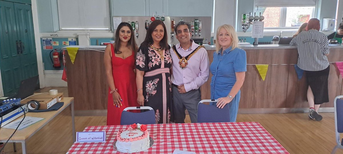 WolvesMayor's tweet photo. It was a pleasure to see so many people come together for the #GreatGetTogether organised by Pat McFadden MP's team in memory of Jo Cox. The Bake Off was outstanding, showcasing some fantastic baking and adding to the wonderful community spirit of the day! https://t.co/A5lRFdW5yO