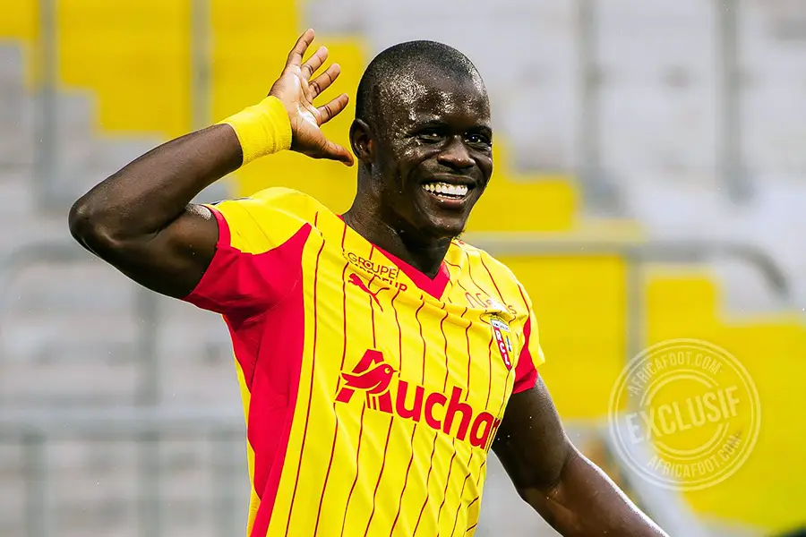 Lokzyzkbr's tweet photo. 🚨 Malang Sarr est tout proche de rejoindre l'OM. Le défenseur français, libre de tout contrat, est en négociations avancées avec le club marseillais . 

Les derniers détails sont en cours de finalisation et un accord est désormais en très bonne voie. 🔵

#Omercato #Om ⚪ https://t.co/MRfC1E0cff