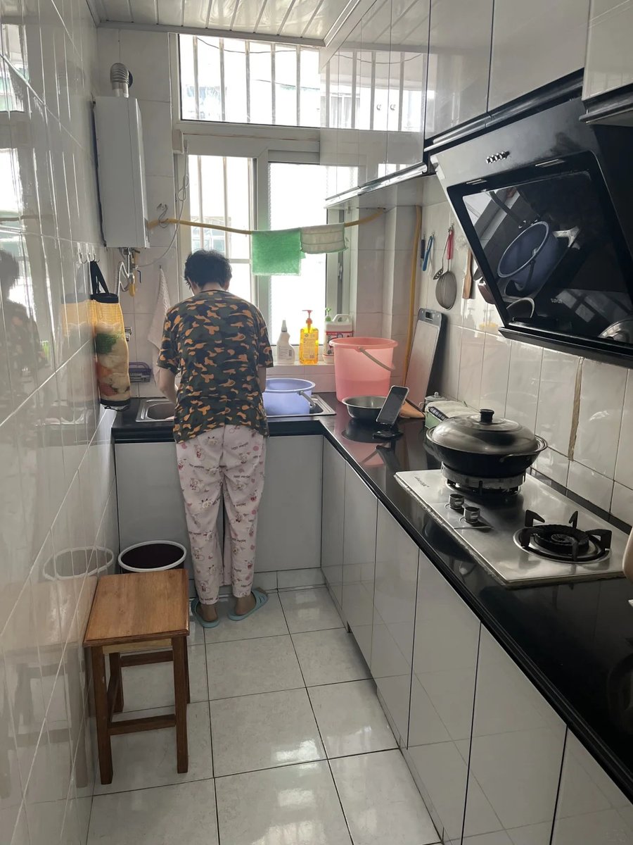 bichen_s's tweet photo. 3 years ago I was surviving on instant noodles and shared a tiny room with 3 people. Today My own cozy apartment with a kitchen that makes real meals possible. Small steps, big wins https://t.co/oTad1V26tQ