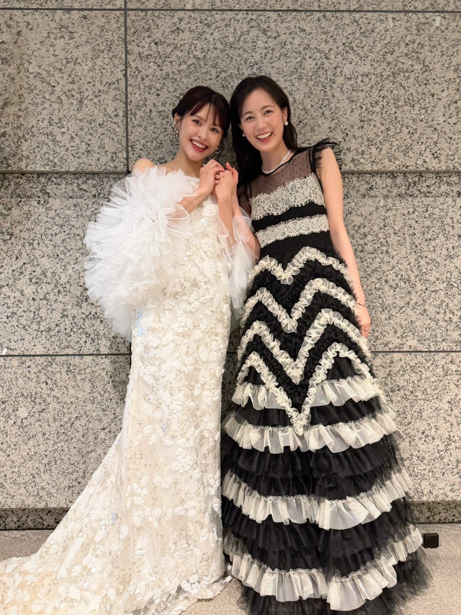 ngz_kzik's tweet photo. お2人とも素敵でした！！
響き渡る美しい歌声、仲良しトーク、幸せいっぱいの空間でした！
昆夏美さん15周年おめでとうございます㊗️
#ikuchangram https://t.co/0c5PT0oBk0