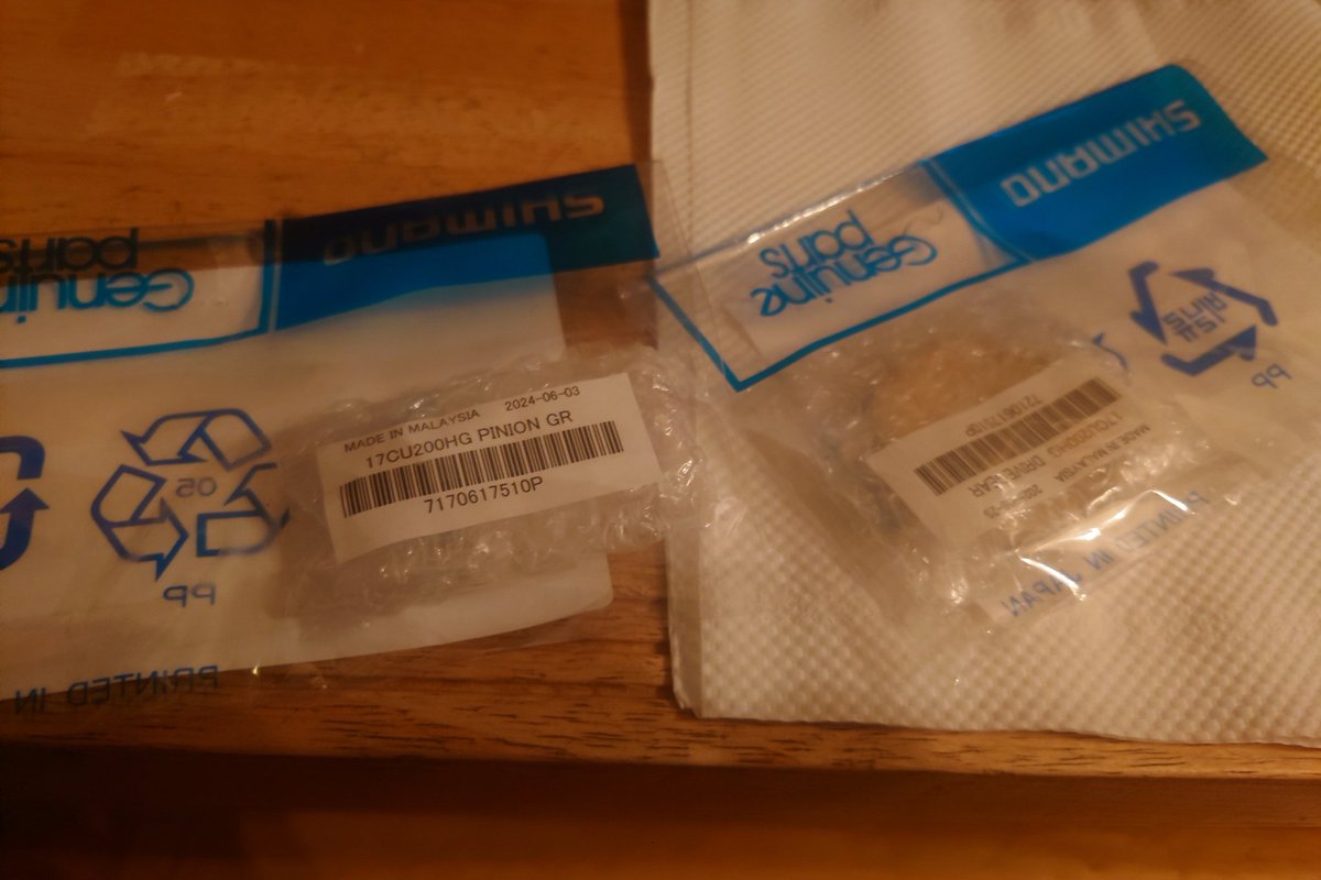 namaco8739's tweet photo. スコーピオンMD200のギア×2が届いた⚙️⚙️
錆々だったし、ピニオンギアがスプールピンに当たって異音出てたので交換♻️ https://t.co/lk6TGCPRKN