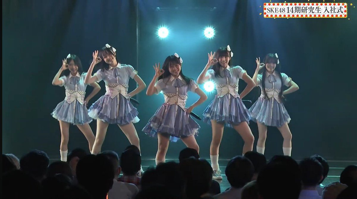 Informasi4648's tweet photo. 2 lagu debut generasi ke-14 SKE48:
- Pareo wa Emerald (☆: Yajima Nagi)
- Kataomoi, Finally (☆: Takeshima Marika)

#SKE48 #14期研究生 #矢島凪 #竹下茉莉花 https://t.co/mHUU92QE4l