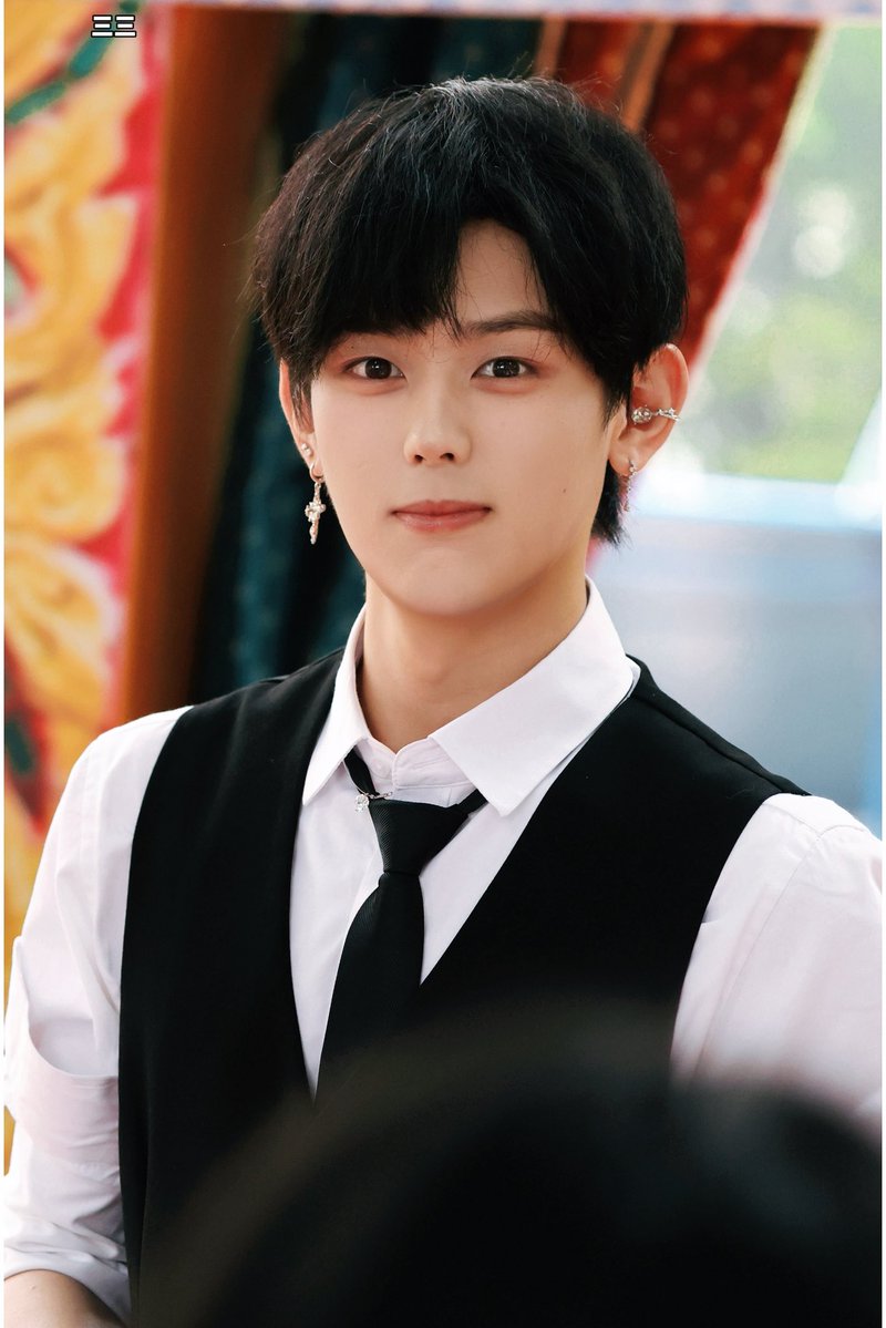 YONA_GO's tweet photo. 260619  郑州方特 HQ

#후한원 #HUHANWEN #胡瀚文 #フーハンウェン #후한원무대 #Sign https://t.co/akF1IqHMKe