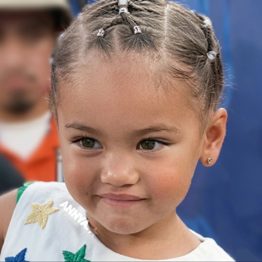 swagfrvrr's tweet photo. Neymar só fez duas coisas certas na vida dele, jogar bem no início da carreira e essa menina
Crtz que vai ser uma itgirl aqui no brasil quando crescer mto linda https://t.co/SHAtJ9gOXH