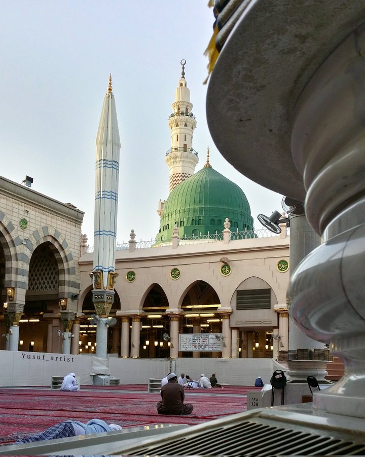 yblawi's tweet photo. آواكَ ربُّكَ إذ نشأتَ يتيمًا
فغدوتَ بالخُلُقِ العظيمِ عظيمًا

ونهلتَ من وُدٍّ وفيضِ محبّةٍ
لِتكونَ بَرّا بالنّفوسِ رحيمًا

وأنرتَ للناسِ السبيلَ لِيَسلكوا
نهجًا إلى الحقِّ المبينِ قويمًا

وتنزّلَ الوحيُ الكريمُ مُناديًّا
صلّوا عليه وسلموا تسليمًا

اللهم صل وسلم على نبينا محمد❤️ https://t.co/Axc6rIvrny