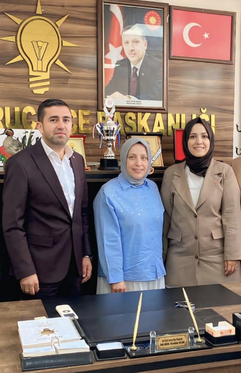 ibrahimucar89's tweet photo. Ak Parti Kadın Kolları Genel Merkez Mkyk üyemiz Sayın Esra Dündar ile Ak Parti Şanlıurfa İl Kadın Kolları Başkanımız Sayın Zehra Ay Ak Parti ilçe Başkanlığımızda bizleri ziyaret ettiler. Ziyaretleri için değerli başkanlarıma teşekkür ederim.@RTErdogan @abuyukgumus @bybekirbozdag @milhamigunbegi @DndDndar @ZehraAy063 @Akparti @akpartiurfa @AKKADINGM @ak_suruc @akkadinsanlurfa