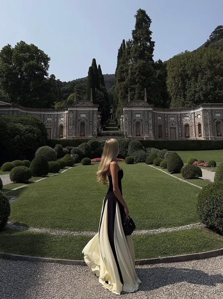 junegirlx's tweet photo. the dress spoke first https://t.co/8d8T4NxaK2