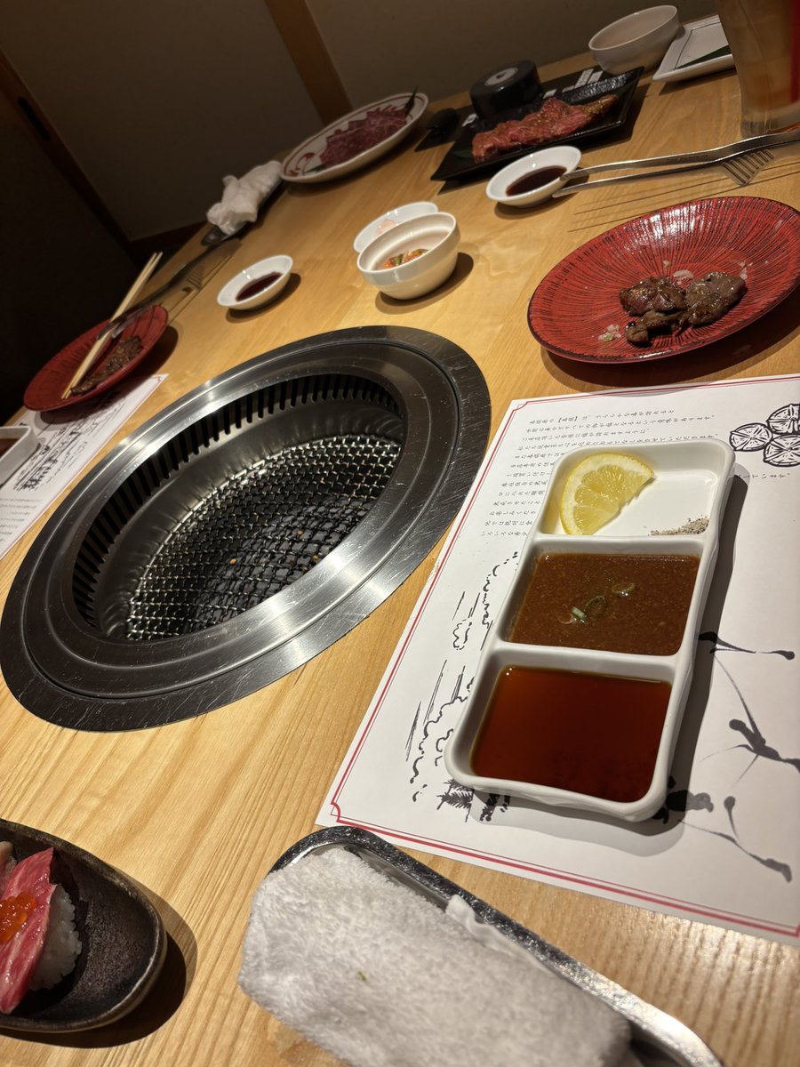 430841's tweet photo. 妹の誕生日前祝いで焼肉からのカラオケ🎤 https://t.co/ehbm0bkCv5