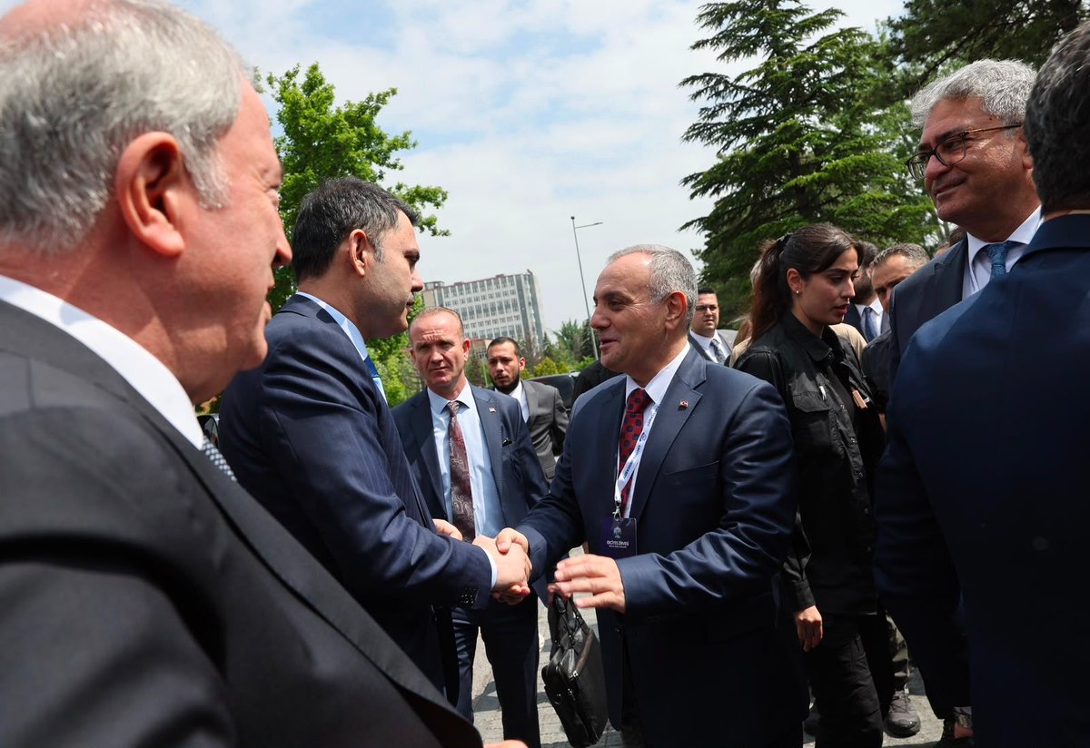 ProfFatihAltun's tweet photo. Erciyes Üniversitesi ev sahipliğinde düzenlenen Erciyes Zirvesi - 1: İklim, Su, Gıda ve Güvenlik programı kapsamında üniversitemizi teşrif eden Çevre, Şehircilik ve İklim Değişikliği Bakanımız Sayın Murat Kurum (@murat_kurum) ile Tarım ve Orman Bakanımız Sayın İbrahim Yumaklı’yı (@ibrahimyumakli), TOBB Başkanı Sayın M. Rifat Hisarcıklıoğlu'nu (@RHisarciklioglu), Sanayi ve Teknoloji Bakan Yardımcısı Sayın Oruç Baba İNAN'ı (@Orucbabainan),Büyük Sanat Vakfı Başkanı, TBMM Milli Savunma Komisyonu Başkanımız ve AK Parti Kayseri Milletvekilimiz Sayın Dr. Hulusi Akar (@hulusiakarmedya )  üniversitemizde ağırlamaktan büyük memnuniyet duyduk.

Kendilerine, sürdürülebilir gelecek, iklim değişikliği, su yönetimi ve gıda güvenliği gibi ülkemiz ve dünyamız açısından stratejik öneme sahip konularda zirvemize sundukları kıymetli katkılardan dolayı teşekkür ediyorum.

Bilimin, kurumlar arası iş birliğinin ve ortak aklın rehberliğinde ülkemizin sürdürülebilir kalkınma hedeflerine katkı sunmayı sürdüreceğiz.