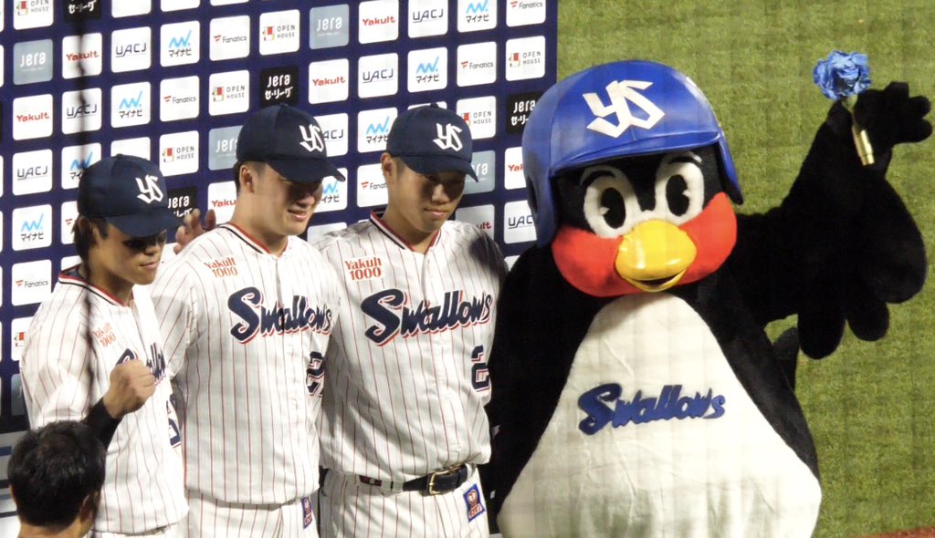 TSUBA_ch2020's tweet photo. ヤクルトすわほー！！
交流戦明け、まずは1勝目！！
明日はデーゲーム！！
今日ははやくねて、明日も燕心全開でいきましょー！！
#swallows
#すわほー
#つば九郎
#燕心全開 https://t.co/8BM35Wf9aJ