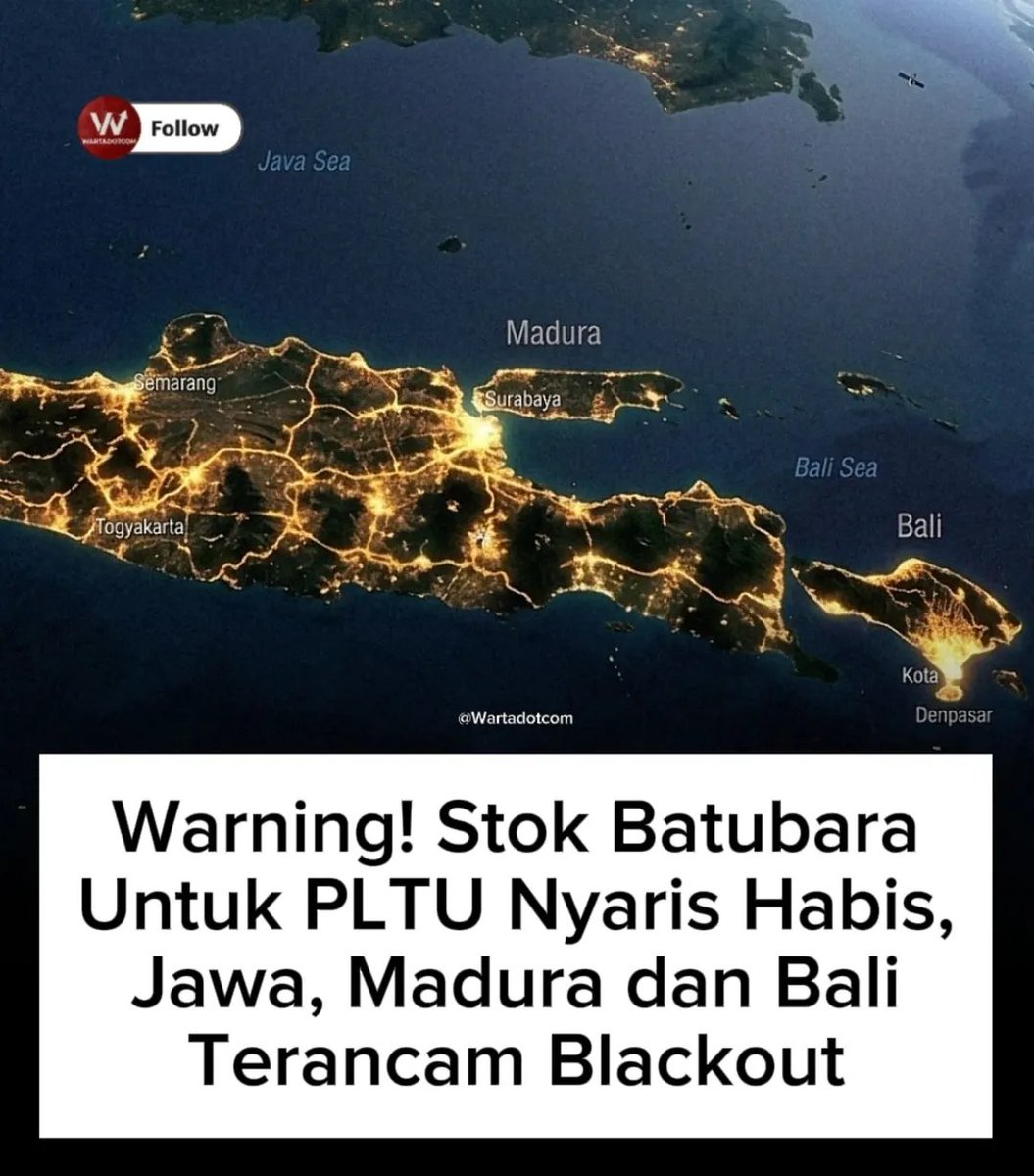 Brehappens's tweet photo. LUMBUNG BATUBARA TAPI MATI LAMPU: 

Saat Elit Panen Dolar, Rakyat Disuruh Sabar & UMKM Mati Kutu.

[SEBUAH UTAS]

Ironi paling komedi sedunia: Kita ini hidup di salah satu negara penghasil batubara terbesar di muka bumi. 

Tiap hari tongkang raksasa ngeruk isi perut ibu pertiwi buat diekspor.
​Tapi kocaknya, PLTU di halaman rumah sendiri malah megap-megap kurang makan. 

Gimana ceritanya koki mati kelaparan di dapur restorannya sendiri? Mari bedah nalar bobrok elit di negeri ini.

1. POLEMIK RKAB & AKAL2AN DMO 

Buat lo yang belum tahu, ada aturan wajib namanya DMO (Domestic Market Obligation). Pengusaha tambang wajib jual sebagian produksinya ke dalam negeri (PLN) dengan harga subsidi, sebelum sisanya diekspor.

Belakangan muncul polemik RKAB yang ngebatasin kuota produksi tambang. Masalahnya: kuota dibatasin, tapi di luar sana harga batubara global lagi terbang dan nilai Dolar lagi seksi2nya.

2. STRATEGI ELIT PANEN CUAN

Apa yang terjadi? Hukum rimba oligarki! Di era Menteri Bahlil sekarang, alih-alih neken pengusaha buat penuhin DMO dulu, malah prioritasin ekspor.

"Aji mumpung panen cuan Dolar, Bos!"

Kewajiban ngasih ke PLTU diabaikan. PLN kelaparan batubara, rakyat jelata disuruh gelap-gelapan. Simbiosis mutualisme elit yang bikin mual.

3. KORBAN: UMKM 'MATI KUTU'

Kalo lo mikir mati listrik cuma soal gak bisa nyalain AC, lo salah besar. Liat para pelaku usaha! Barista bengong mesin kopinya mati, kulkas frozen food UMKM mencair, es krim warung rusak, sampe peternak ayam broiler rugi ratusan juta karena ribuan ternak nya mati.

Mereka ini bergantung penuh sama listrik buat nyambung nyawa. Dagangan rusak, omzet amblas, tapi tagihan bulanan tetep dipaksa jalan. Jahat banget sistemnya!

4. AROGANSI SANG MONOPOLI

Yang bikin makin gedeg, @pln_123 sebagai BUMN yang pegang monopoli tunggal distribusi listrik ini kelakuannya sering semena-mena.

Belakangan di Jogja sering banget pemadaman bergilir senyap tanpa aba-aba. 

Boro-boro ngasih warning di sosmed di awal biar warga bisa antisipasi. Gue komplain lewat fitur chat layanan PLN Mobile aja semua CS nya sibuk, balesan sama minta maafnya gak ada sama sekali. Humasnya kerjanya ngapain sih?!

5. HAK KONSUMEN & DASAR HUKUM KOMPENSASI 

Jangan mau cuma disuruh sabar! Kita ini konsumen yang dilindungi UU Ketenagalistrikan No. 30 Tahun 2009 Pasal 29. Kita berhak dapet tenaga listrik yang terus-menerus dan mutu yang baik.

Bahkan, ada Permen ESDM No. 18 Tahun 2019 soal Tingkat Mutu Pelayanan (TMP). Kalo durasi dan frekuensi mati listrik ngelebihi batas, PLN WAJIB ngasih kompensasi (diskon tagihan atau tambahan token). 

Tapi realitanya? Hak ini sengaja dikubur senyap-senyap. Rakyat disuruh ikhlas, sementara kompensasinya ga pernah ditawarin sementara giliran kita pelanggan telat bayar listrik sehari aja langsung diputus tanpa kompromi.

6. BOCORAN PAKAR & "STRESS TEST" 

Inget gak beberapa bulan lalu Bung Dharma Pongrekun udah warning keras soal ancaman blackout dan potensi chaos? Dan kejadian beneran sekarang!

Dari kacamata underground, ini Stress Test sosial. Elit lagi ngetes batas kewarasan publik. Kalo lampu dimatiin berjam-jam dan rakyat cuma diam pasrah jadi NPC (Non-Playable Character), berarti sistem kontrol mereka sukses besar. 

7. WAKTUNYA PREPPING & MANDIRI

Peradaban modern kita ini rapuh. Kita cuma berjarak 72 jam dari potensi chaos total. Listrik mati berhari-hari = sinyal putus, ATM & EDC lumpuh, pompa air mati, logistik membusuk, rawan penjarahan.

Waktunya bangun kemandirian. Siapin senter, filter air, logistik darurat, sampe power station. 

Sistem ini dirancang buat ngamanin aset penguasa, bukan nyelamatin lo pas krisis. Lebih baik siap walau gak kepake, daripada pas collapse cuma bisa nyalahin PLN. 

Stay alert, Bre!