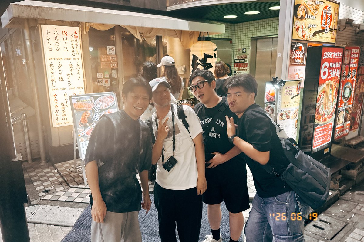 Hey_tarou_photo's tweet photo. 数ヶ月ぶりの池袋。歩いていると「あ、ここお店変わった」ていう、ほんの小さな変化が目について。こんな風に、自分がいない数ヶ月の間に街が少しづつ変わって、いつかは全然知らない街になるのかな…なんて、急に寂しくなった夜。そんな中で、変わらないカメラ仲間とのご飯の時間に、心からの感謝を。 https://t.co/6GhKHxbX1k