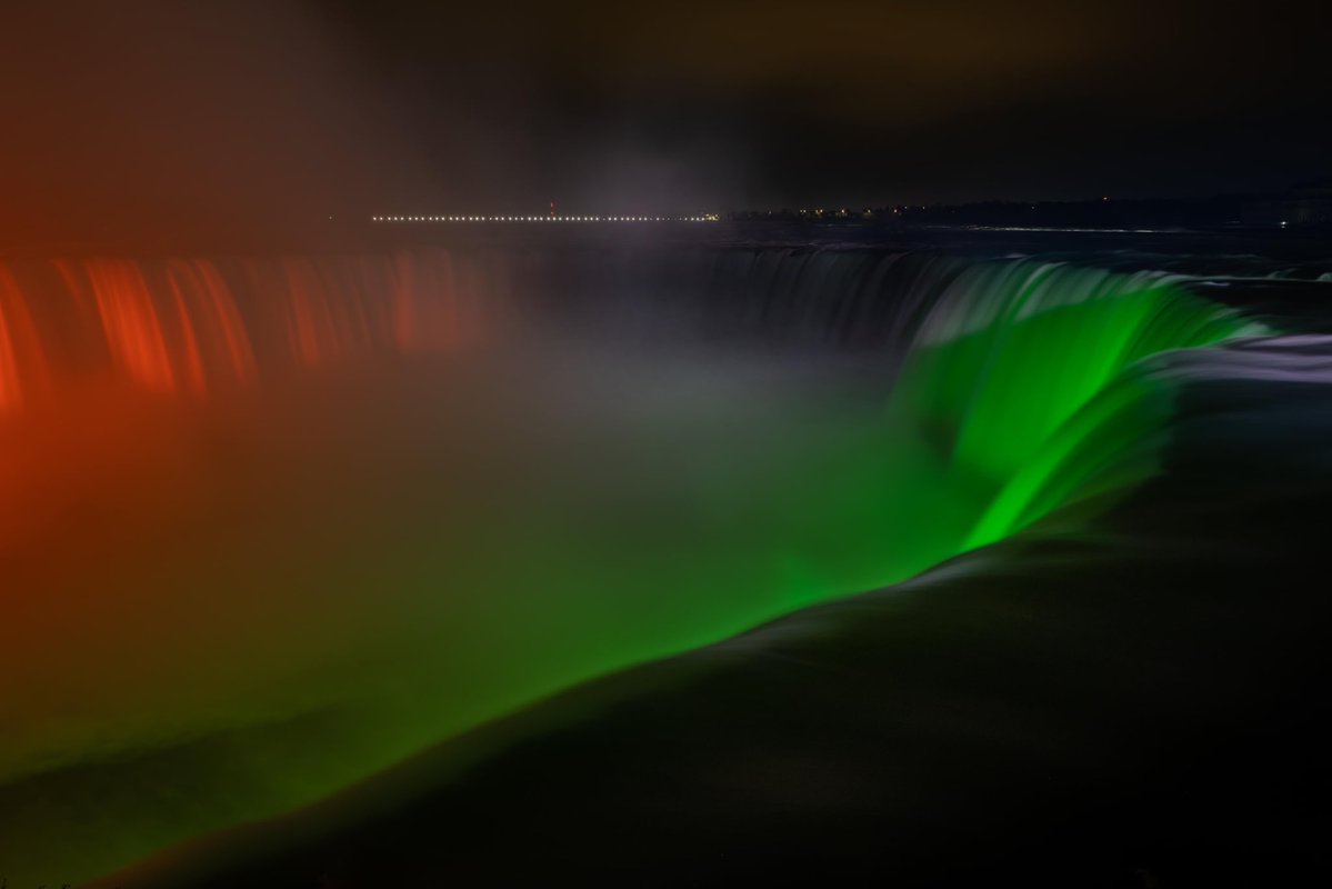 NiagaraFallsUSA's tweet photo. Tonight, #NiagaraFalls will be illuminated red, green and black at the top of every hour for 15 minutes in honor of Juneteenth. ❤️💚🖤 https://t.co/fs5J2hEQG7
