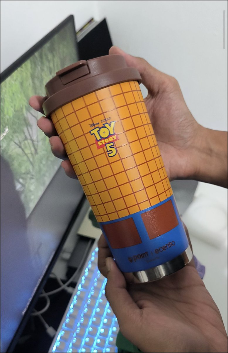 hardlisted's tweet photo. Guys,
Aku beli point coffee woody + buzz  toy story 5 krna box nya lucu, eh pas nyampe rumah ternyata ada lekuk dikit di boxnya.
Karna masi ada stock di indoapril daerah ku, ak mau ganti

Bisa voucher + free ong

Tumblernya no minus. Kondisi mint. PSA 10

https://t.co/g9NYzeClXF https://t.co/jVeEzwRMcf