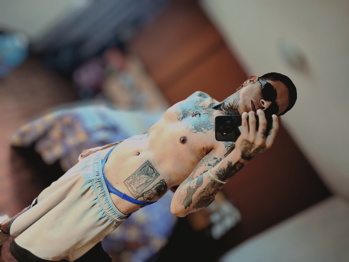 carocrow87's tweet photo. Quien para el degenere 😈🥵🥶

@ChicosVerMex 
@Funny_MXXX 
@Sextopiso_mx https://t.co/MhrjBowmTh