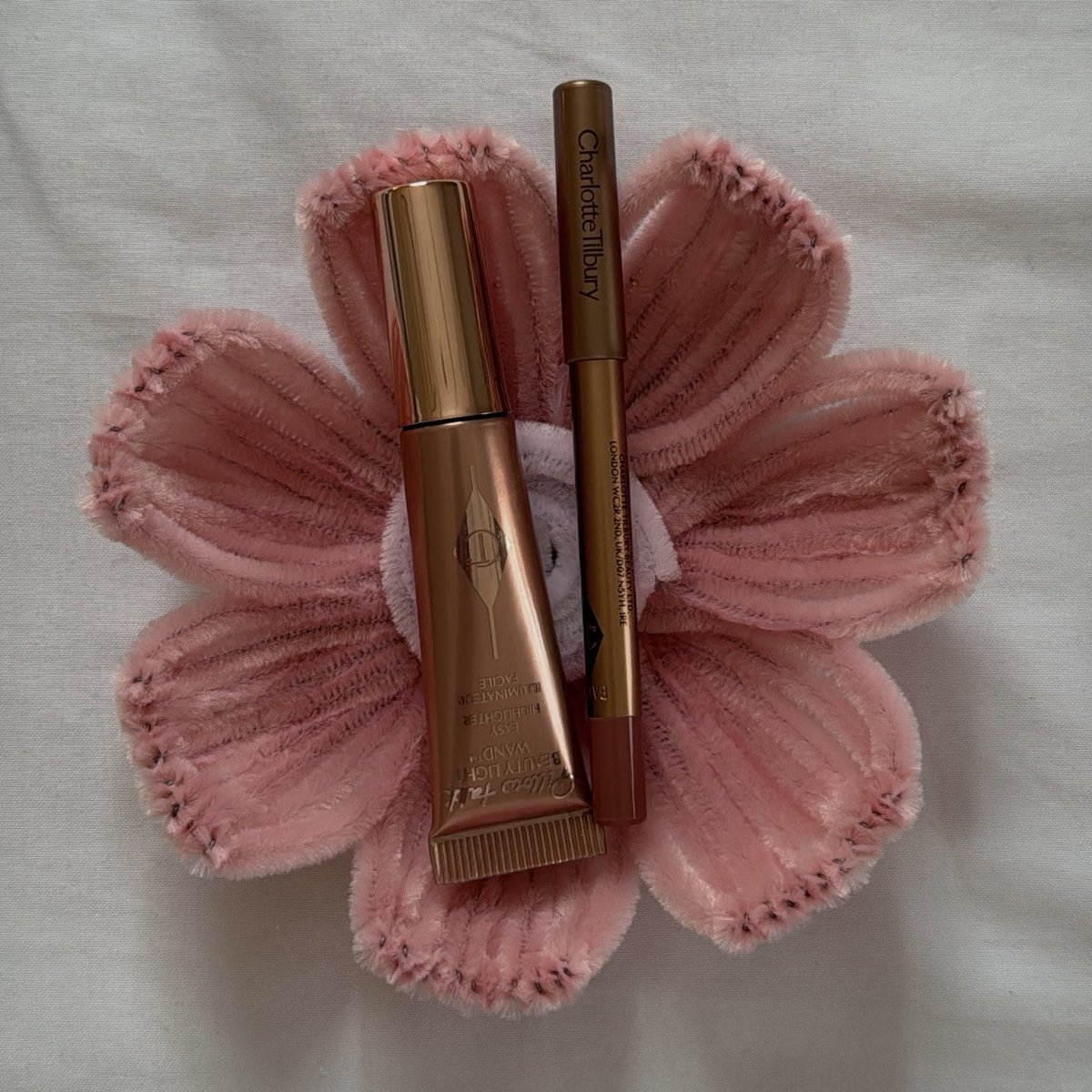 pm37an's tweet photo. 🌸يوم الجمعة🌸 https://t.co/LSR1vmAEME