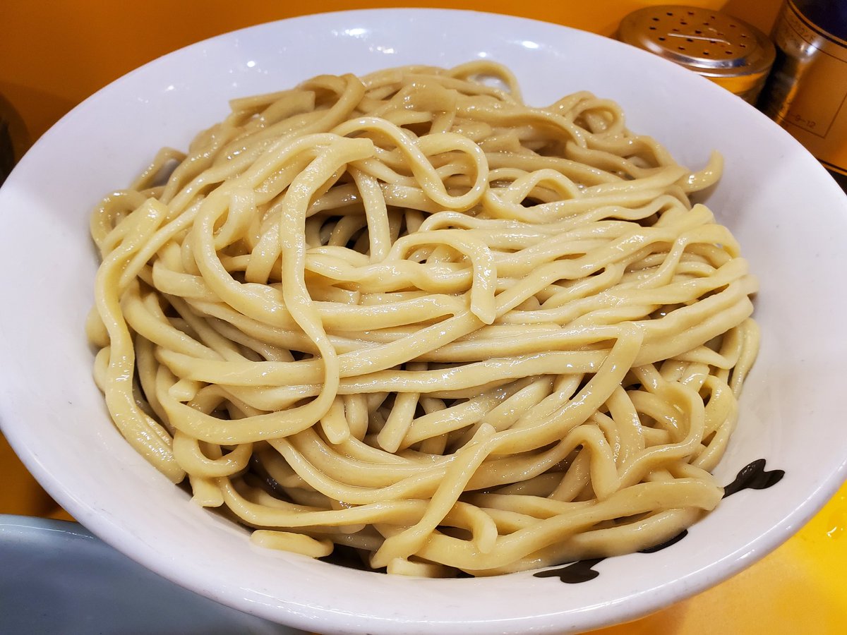 asakaraban's tweet photo. 「ラーメン二郎 八王子野猿街道店2」
大なみのりつけ麺+ウズラ+キクラゲバター、コールはヤサイぬき

今季ラストライドは久々に大つけ麺をヤサイぬきで敢行。やっぱりなみのりはつけのほうが好きかな。キクラゲは前回より量がマシマシに。潮の旨味を堪能、ごちそうさまでした。 https://t.co/dGIvkylbSn