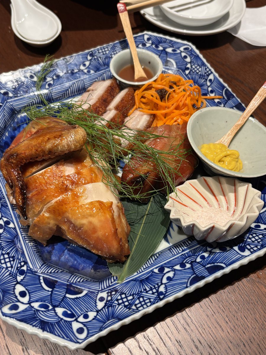 headwavepta's tweet photo. 本日は、飲み会でした。
私は、本社では再雇用のヒラ社員ですが、子会社の社長3年の後、取締役となり2年経ち、先日退任。無報酬なので、名ばかり役員でも良かったですが、そういうのは性に合わないので、よく子会社にも顔を出して、仕事も手伝いました。
その慰労会を開いていただきました。感謝です。 https://t.co/zep6RLOuRJ