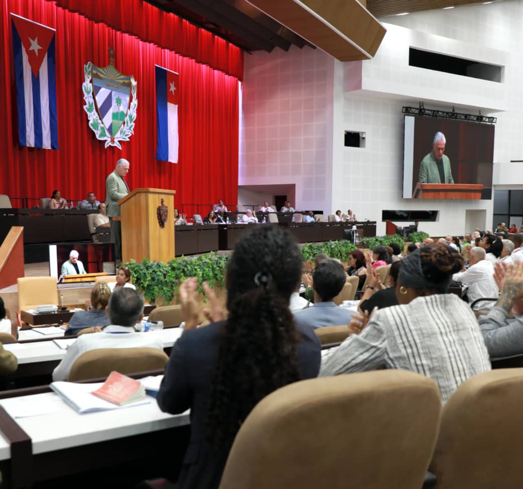 CCOA_Ing's tweet photo. ➡️ En el mensaje, el líder al frente de la Revolución manifestó su coincidencia con las medidas presentadas y su convicción de que estas contribuyen al propósito de fortalecer💪 el socialismo y preservar las conquistas alcanzadas✊.
🔗https://t.co/tfJj1e5o0F https://t.co/2tO9DWVkkk