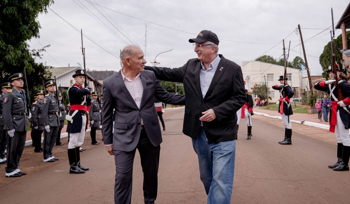 passalacquaok's tweet photo. Celebramos los 132 años de la querida Bonpland junto al intendente Juan Carlos Bueno, los 11 intendentes que acompañaron y las familias e instituciones de esta comunidad que tanto aprecio. 🎂👏🏻 https://t.co/mmcHXJTNUC