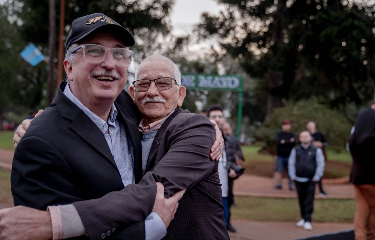 passalacquaok's tweet photo. Celebramos los 132 años de la querida Bonpland junto al intendente Juan Carlos Bueno, los 11 intendentes que acompañaron y las familias e instituciones de esta comunidad que tanto aprecio. 🎂👏🏻 https://t.co/mmcHXJTNUC