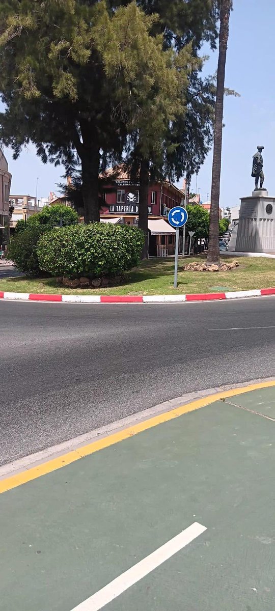 Tomares_es's tweet photo. ✅🌳 Cada semana, los equipos municipales trabajan en el mantenimiento de parques, jardines y rotondas para mantener nuestros espacios verdes limpios, cuidados y en buen estado. https://t.co/qTaAkhqHr4