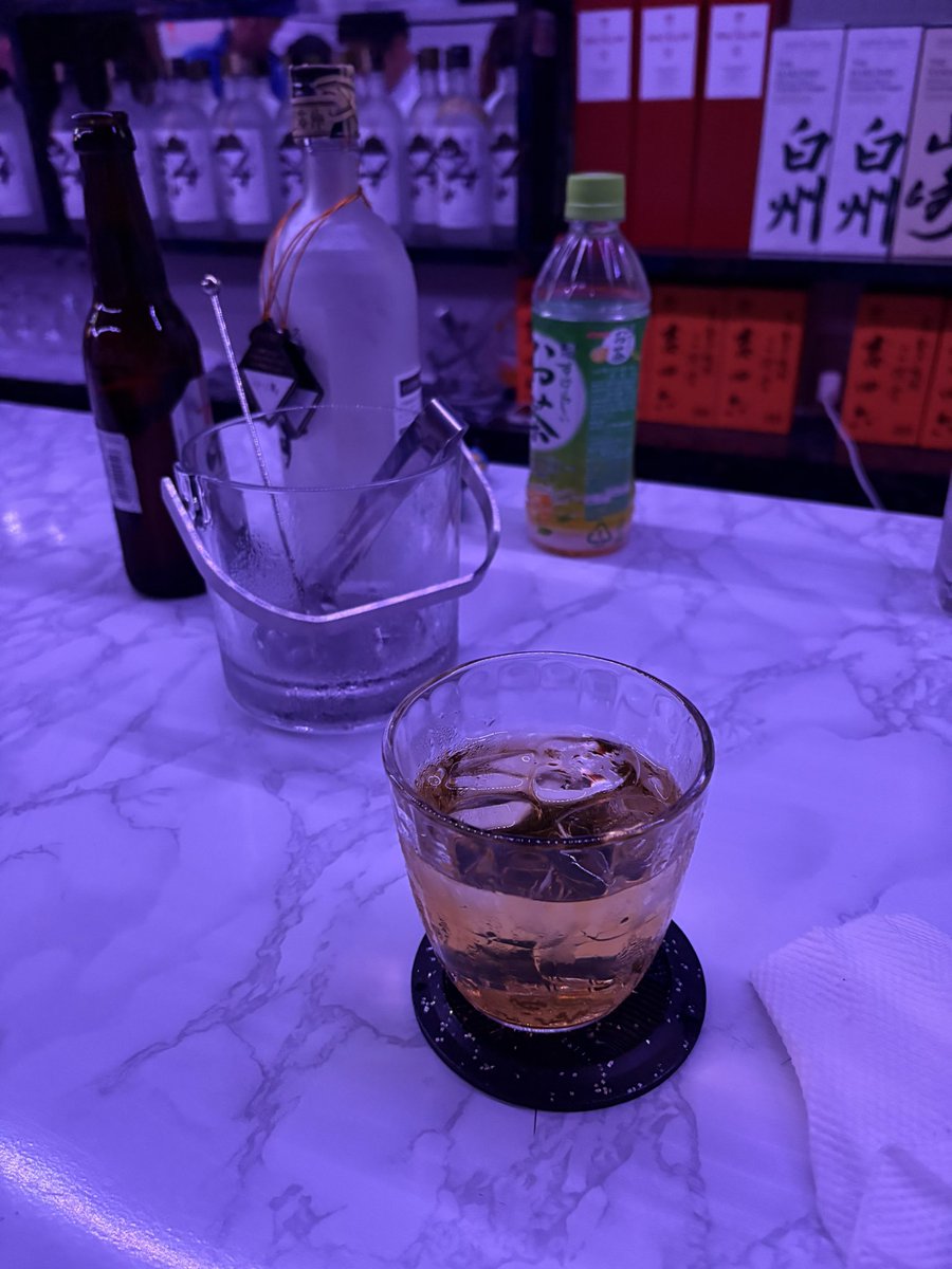 DarknessBurn's tweet photo. 味光路で飲みやるけど
誰か来いよ笑
一人で飲んでんの
クソつまらんねん https://t.co/uMWlqU4z9B