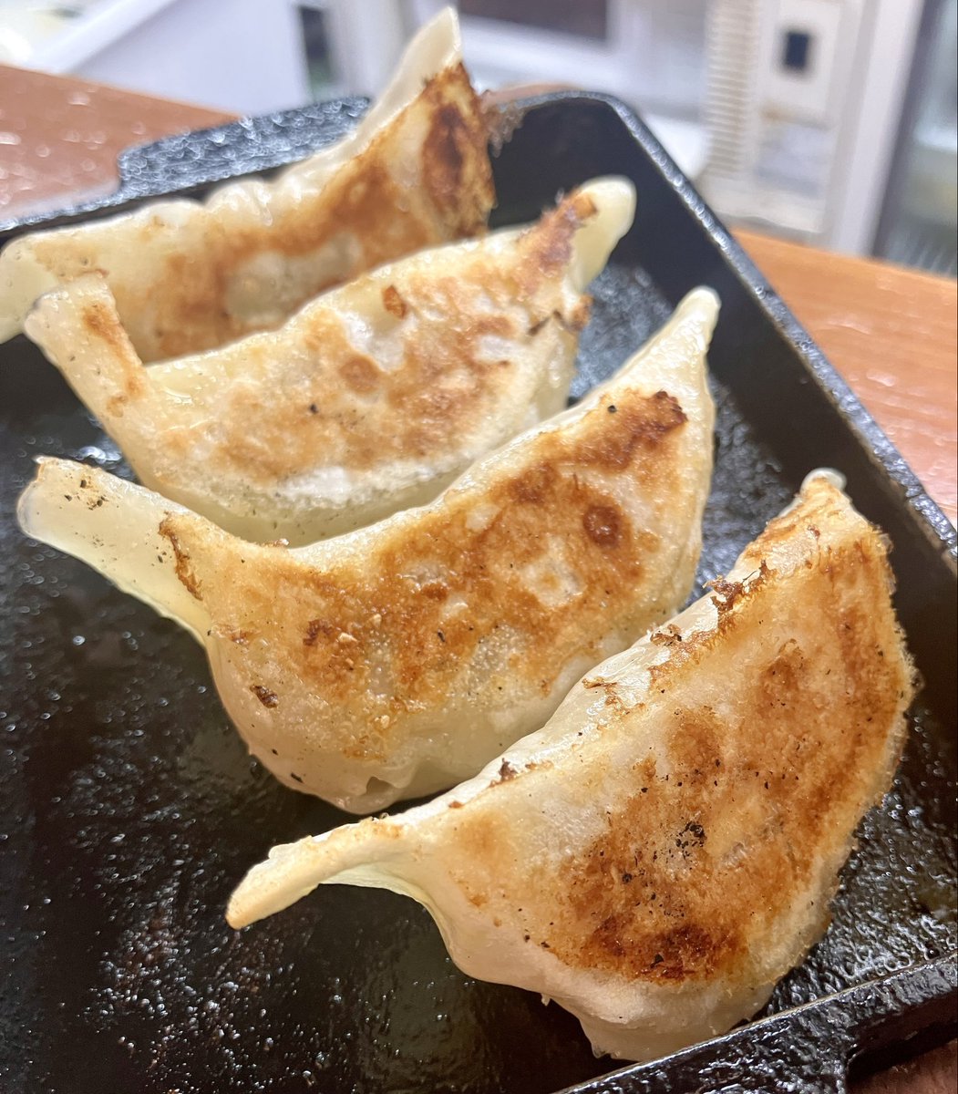 nom1125's tweet photo. 立呑み 梅ちゃん 亀戸

◯ 注文した料理
本日の刺盛 650
焼き餃子 300
もやしナムル 100

ご馳走様でした。 https://t.co/nm6KIUcPHD