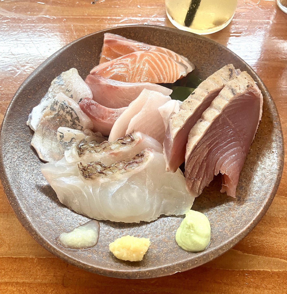 nom1125's tweet photo. 立呑み 梅ちゃん 亀戸

◯ 注文した料理
本日の刺盛 650
焼き餃子 300
もやしナムル 100

ご馳走様でした。 https://t.co/nm6KIUcPHD