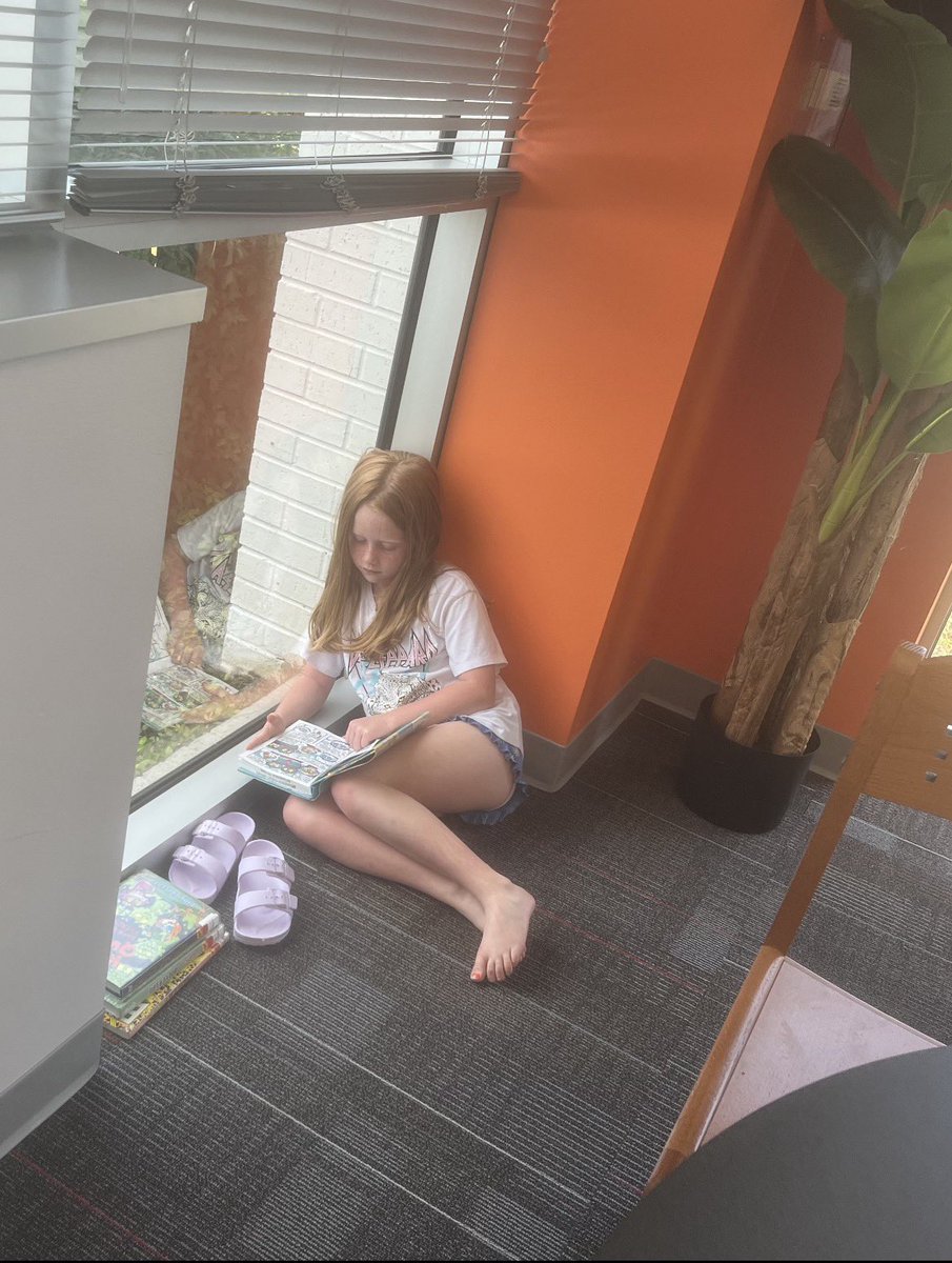 theccelibrary's tweet photo. We’re so proud of our students for finding time to enjoy great books wherever they go. 🌟📚

@canyoncreekrisd @RichardsonISD @LibrariesinRISD
#librariesinRISD #RISDDreamBig https://t.co/bH6X75PVIR