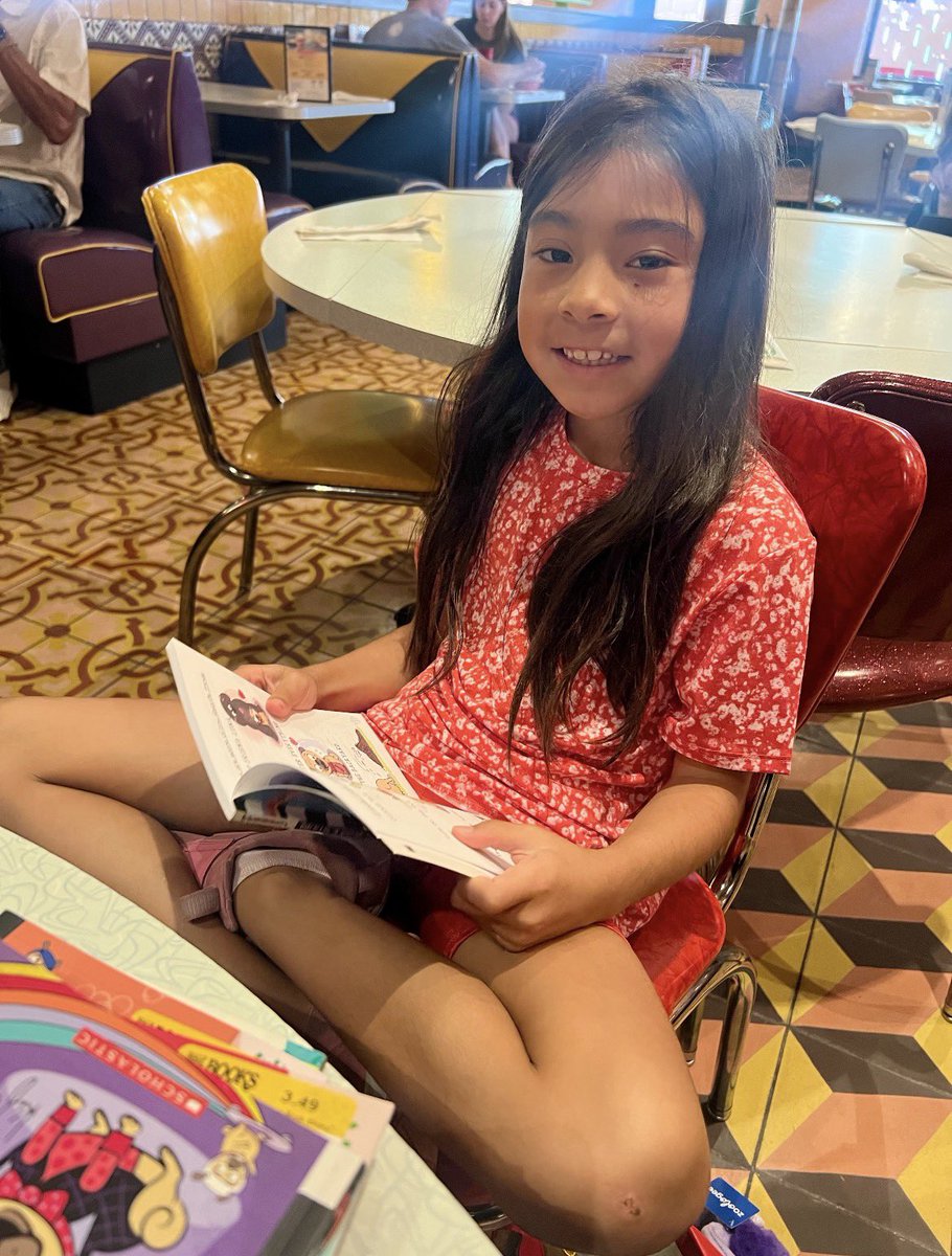 theccelibrary's tweet photo. We’re so proud of our students for finding time to enjoy great books wherever they go. 🌟📚

@canyoncreekrisd @RichardsonISD @LibrariesinRISD
#librariesinRISD #RISDDreamBig https://t.co/bH6X75PVIR