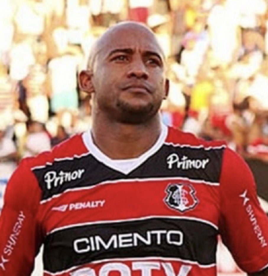 fusketa's tweet photo. LUTO! 

Com passagem em 2009 no Athletico, o ex-atacante Brasão foi assassinado nessa madrugada na cidade de Tubarão (SC) - inclusive foi o último clube em que jogou em 2022

Info do Jornal Razão. Que descanse em paz https://t.co/2d31UNvsdq