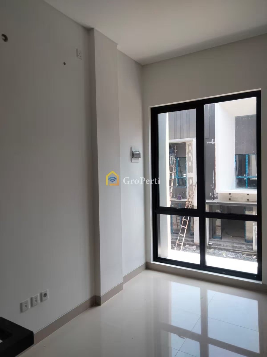 Groperti_'s tweet photo. KOK BISA Ruko ini dicuekin sama Pengusaha yg 
Tokonya kena ganjil genap

Ada 3 Tower Apart yg udah terisi 80% siap jadi customer bisnismu.

Rukonya tinggal 9 unit padahal baru opening fase ke 2
Agent Elsje siap bantu: 08194872060 https://t.co/kiHNYcirLF
