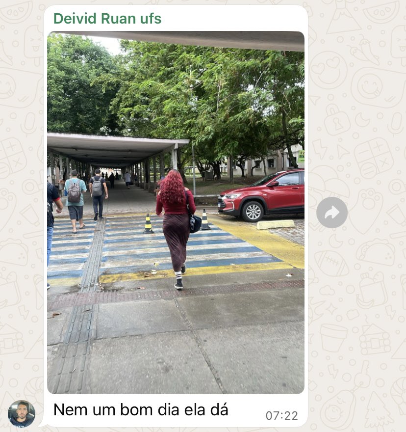 natcarvalhon's tweet photo. o hiperfoco deles agora é encontrar pessoas de cabelo vermelho e dizer que sou eu https://t.co/QVKRtM5zlx