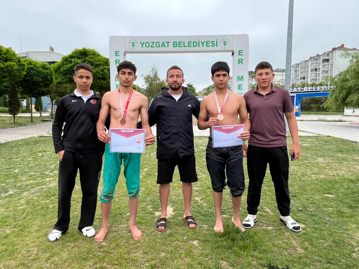 GSB_Cankiri's tweet photo. 🏫 𝓞𝓴𝓾𝓵 𝓢𝓹𝓸𝓻𝓵𝓪𝓻ı
🤼‍♂️ Yozgat’ta düzenlenen Okul Sporları Karakucak Güreş Türkiye Şampiyonası'nda;⬇️
🥉Yunus Emre Kaya (Şabanözü) 55 K'da Türkiye 3.’sü
🥉Bilal Yıldız (Şabanözü) 60 Kg'da Türkiye 3.’sü oldu.
👏Sporcularımızı ve antrenörlerini tebrik ediyoruz.
@OA_BAK https://t.co/mjVg3OtHgs
